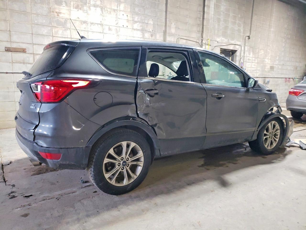 2019 Ford Escape Se - Фото 3