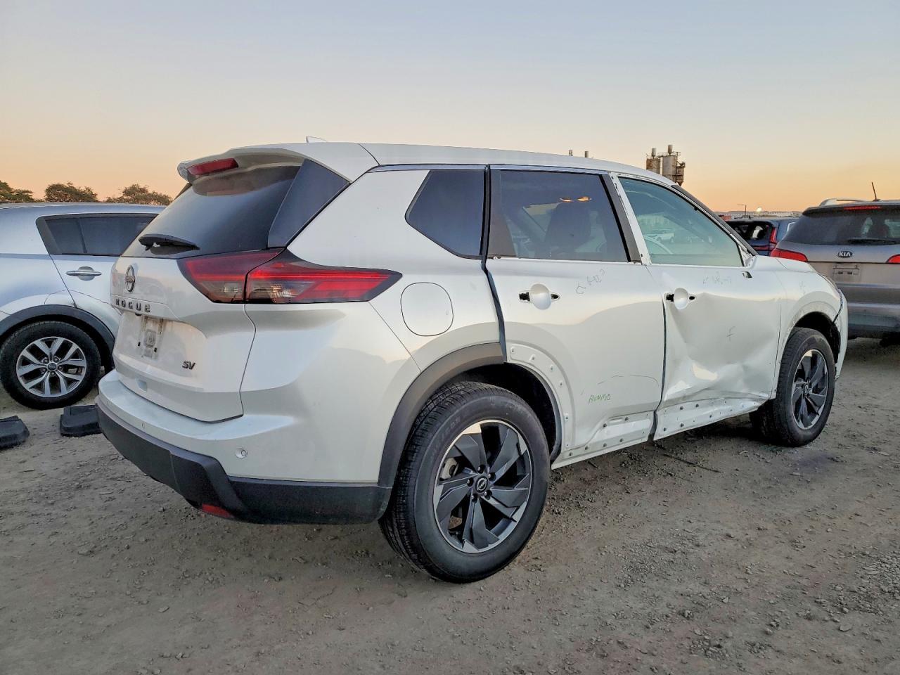 2024 Nissan Rogue Sv - Фото 3