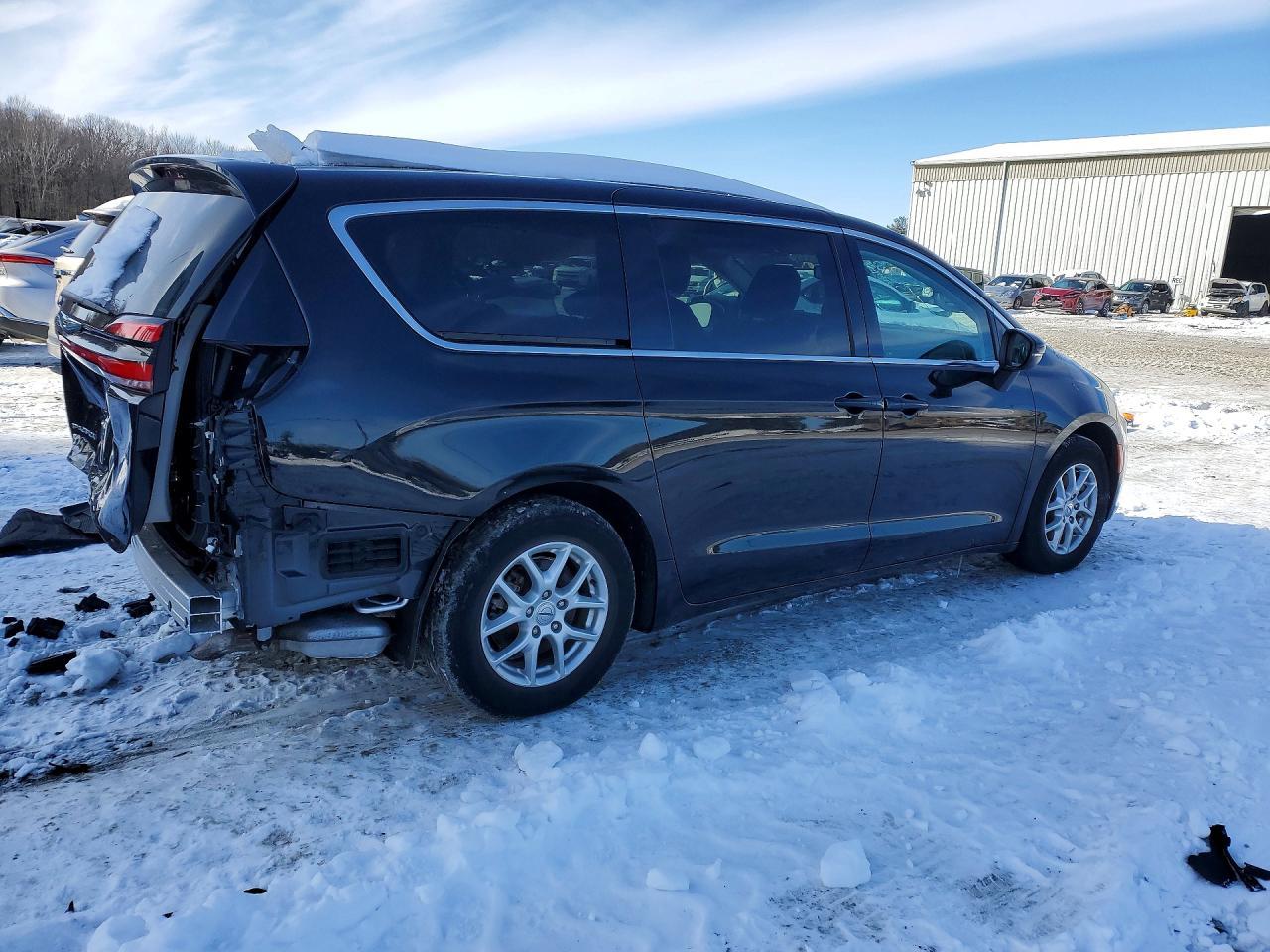 2023 Chrysler Pacifica Touring L - Фото 3