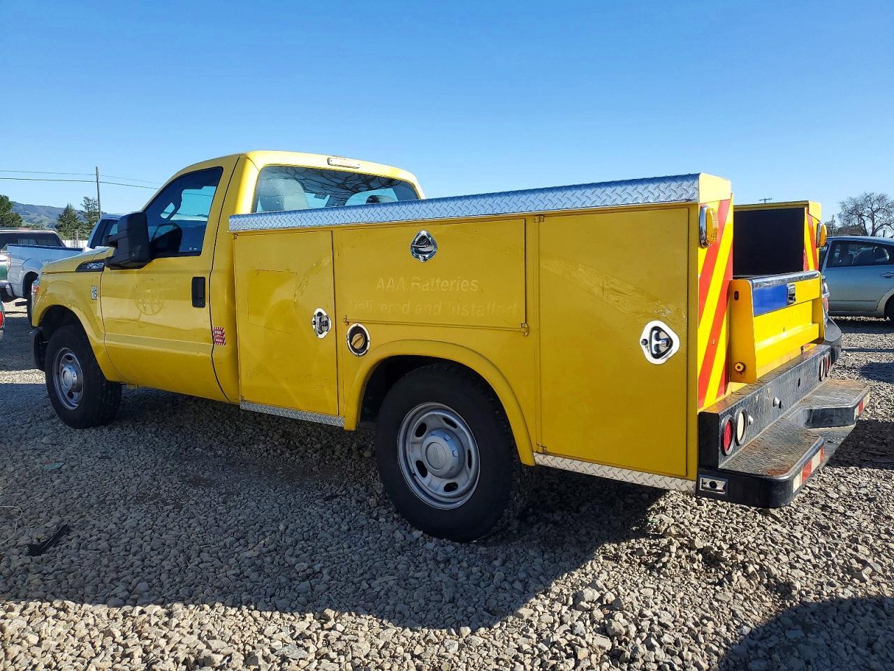 2016 Ford F250 Sd - Utility Truck *** Prior Fleet *** - Image 2