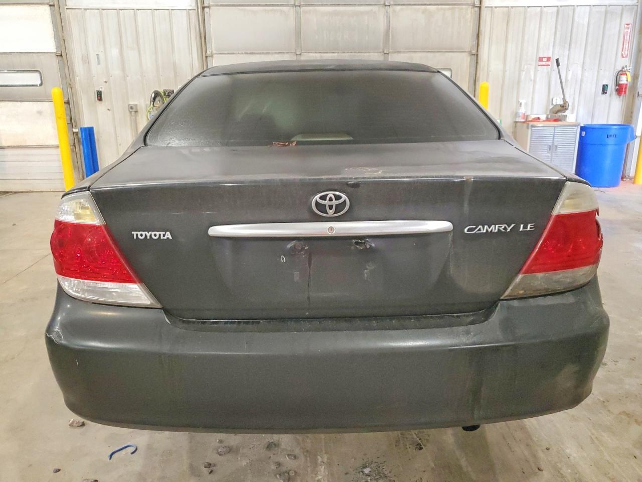 2005 Toyota Camry Le - Image 6