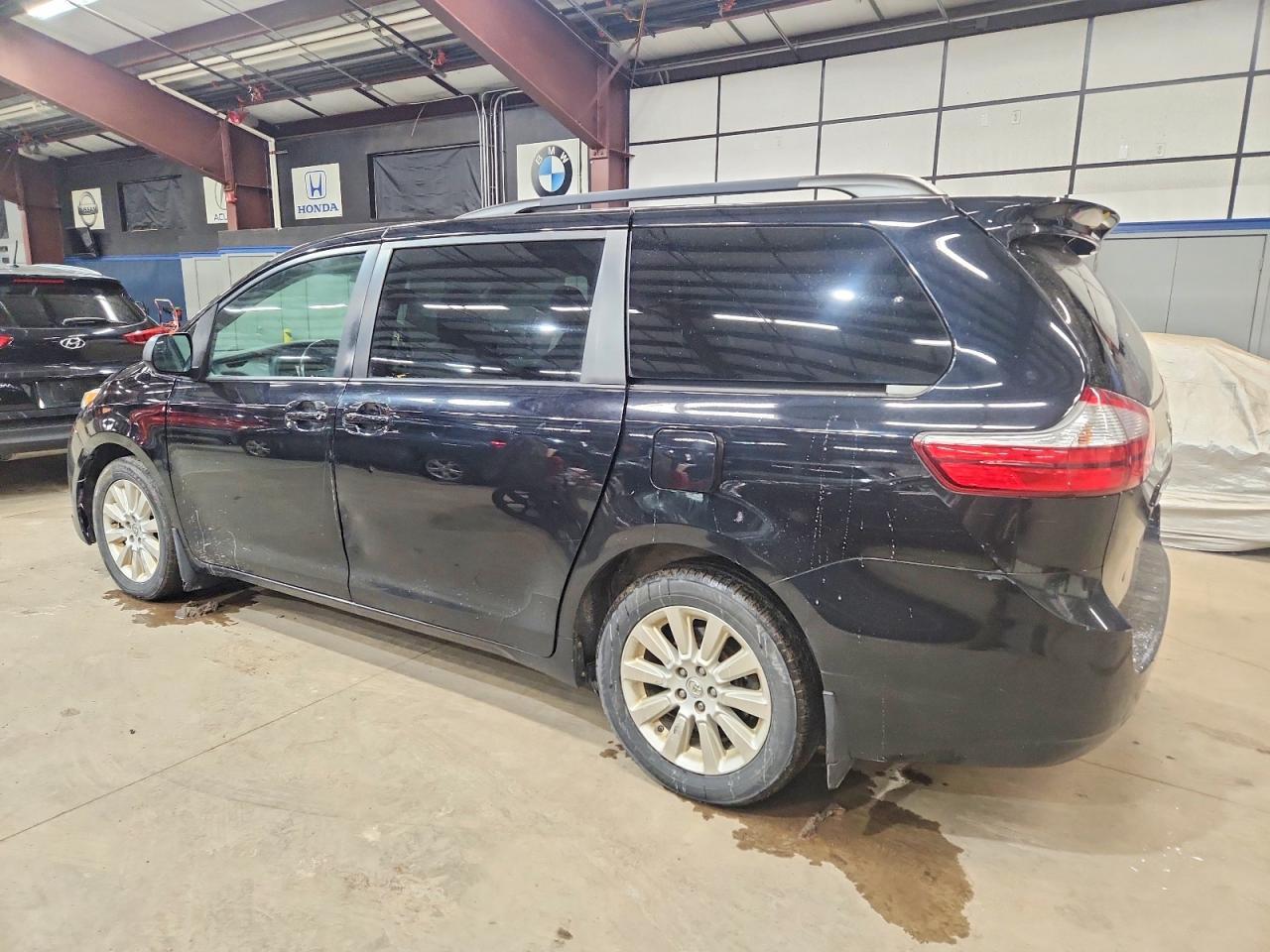 2015 Toyota Sienna Le - Фото 2