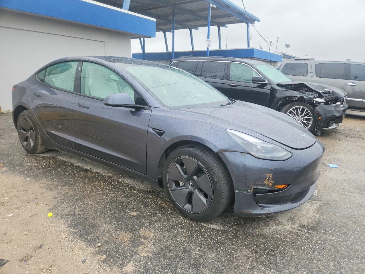 2023 Tesla Model 3 - Image 4