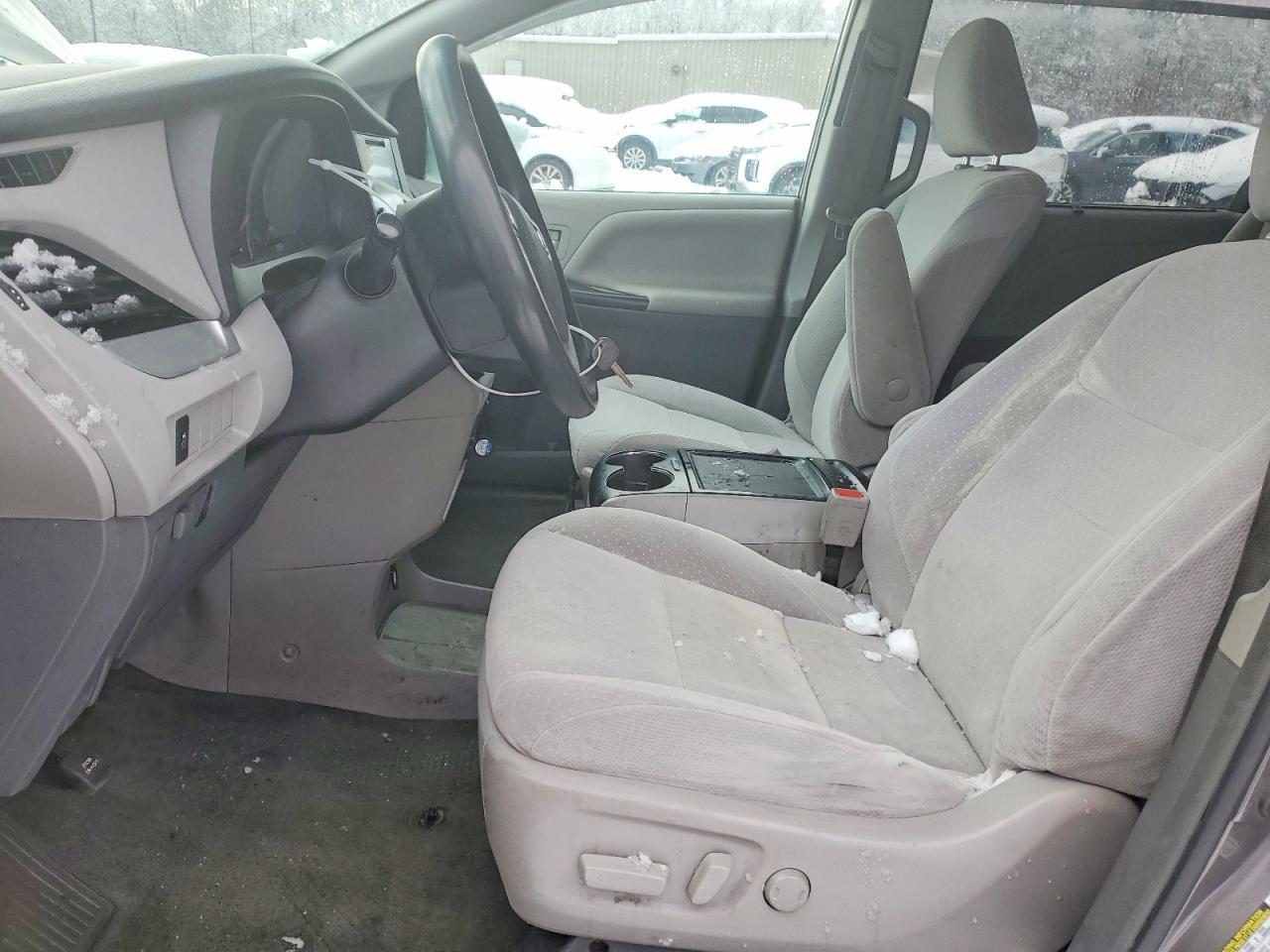 2017 Toyota Sienna Le - Фото 7