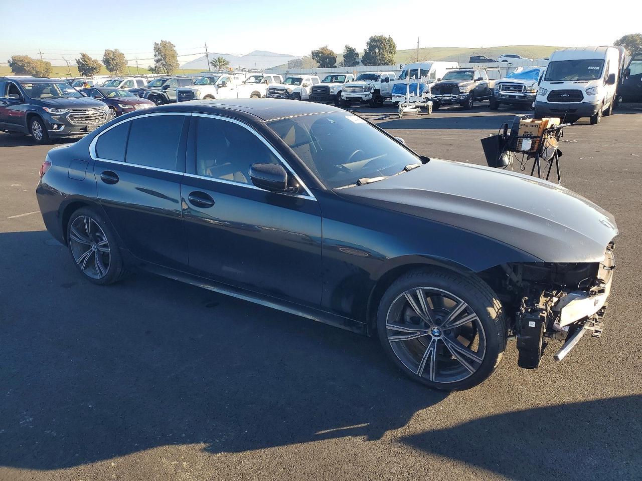 2024 BMW 330I - Фото 4