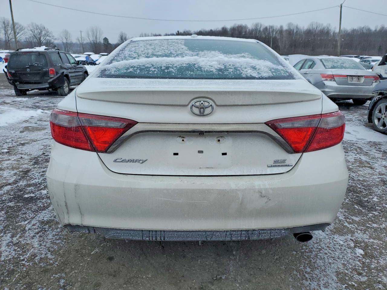 2016 Toyota Camry Le - Фото 6