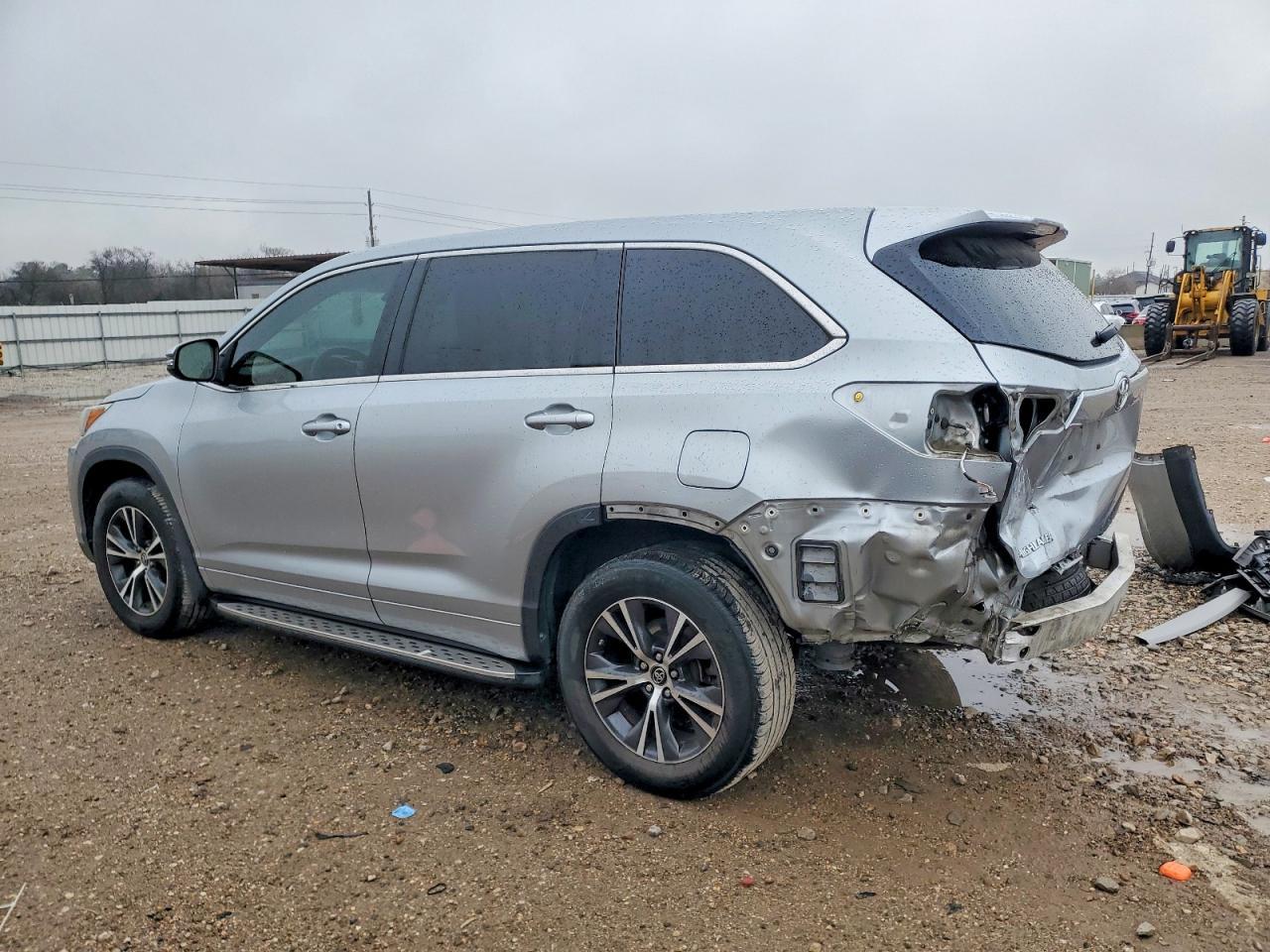 2017 Toyota Highlander Le - Фото 2
