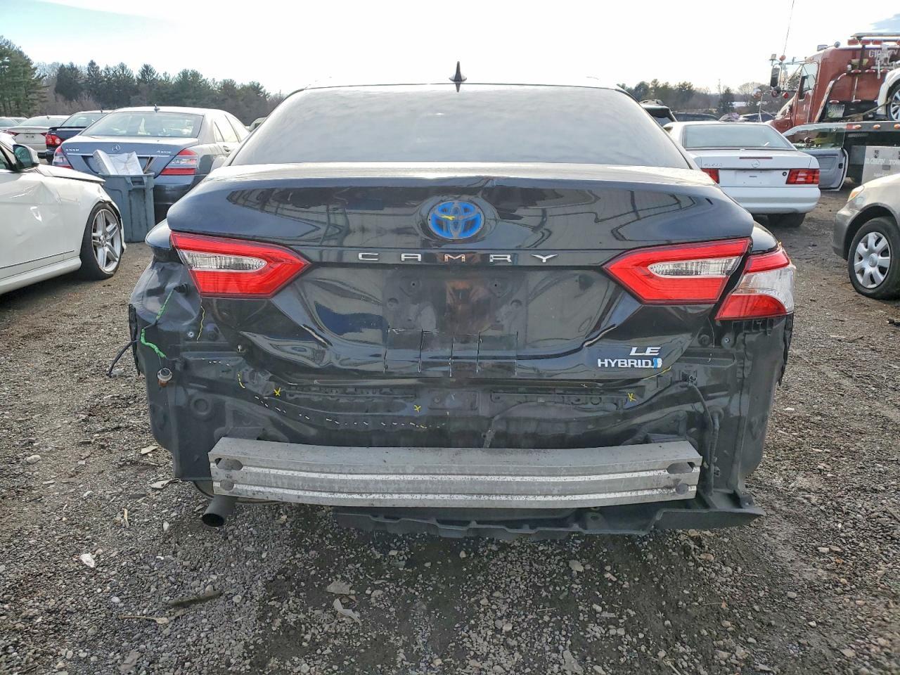 2020 Toyota Camry Le - Фото 6