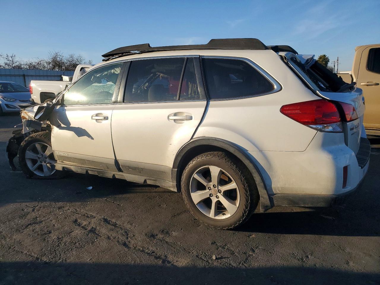 2014 Subaru Outback 2.5I Premium - Image 2