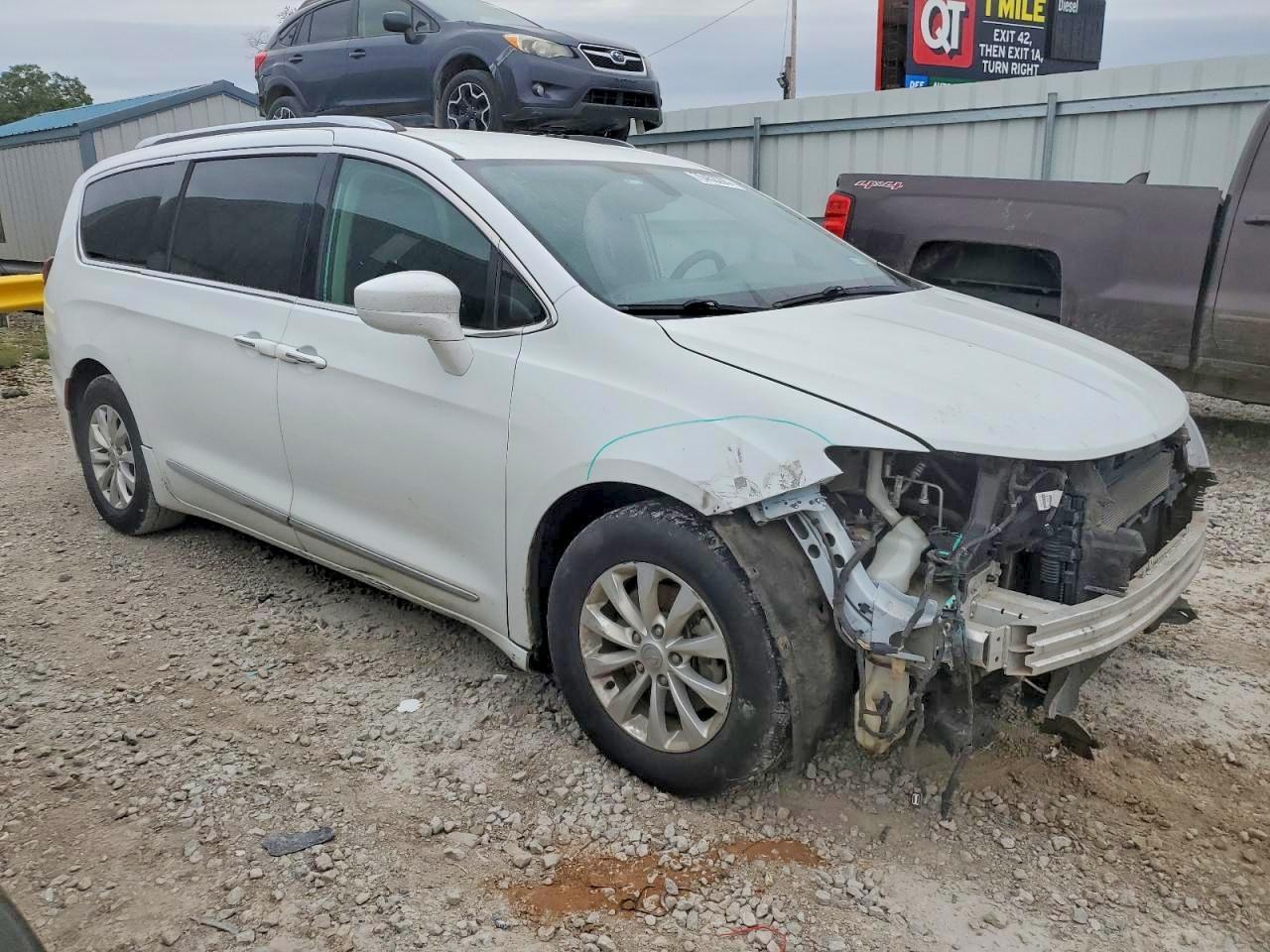 2018 Chrysler Pacifica Touring L - Фото 4