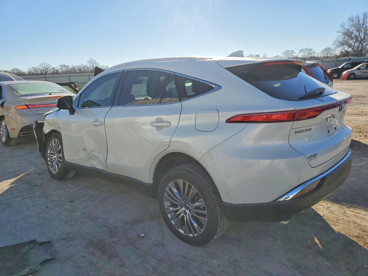 2022 Toyota Venza Xle - Image 2