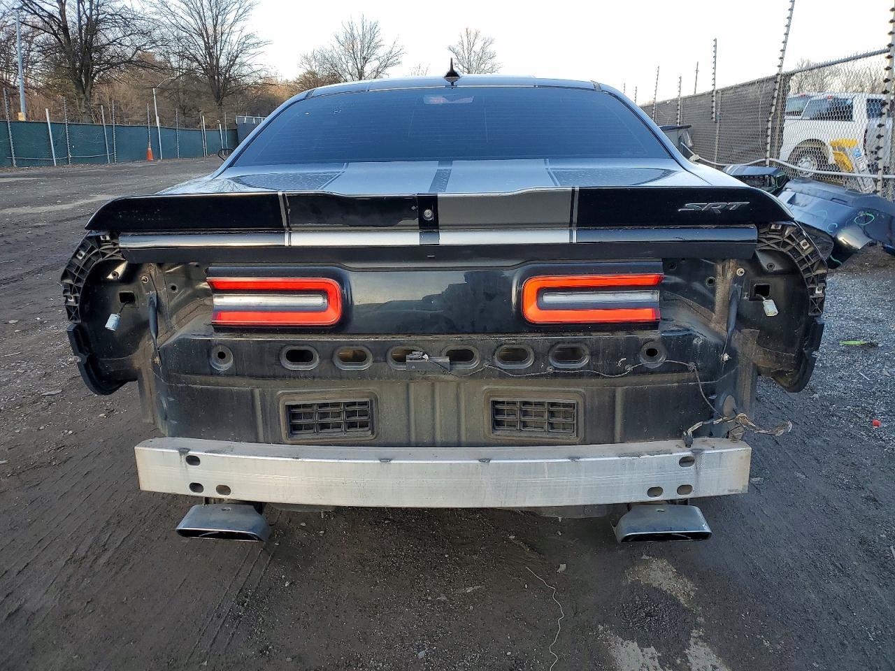 2015 Dodge Challenger Srt 392 - Image 6