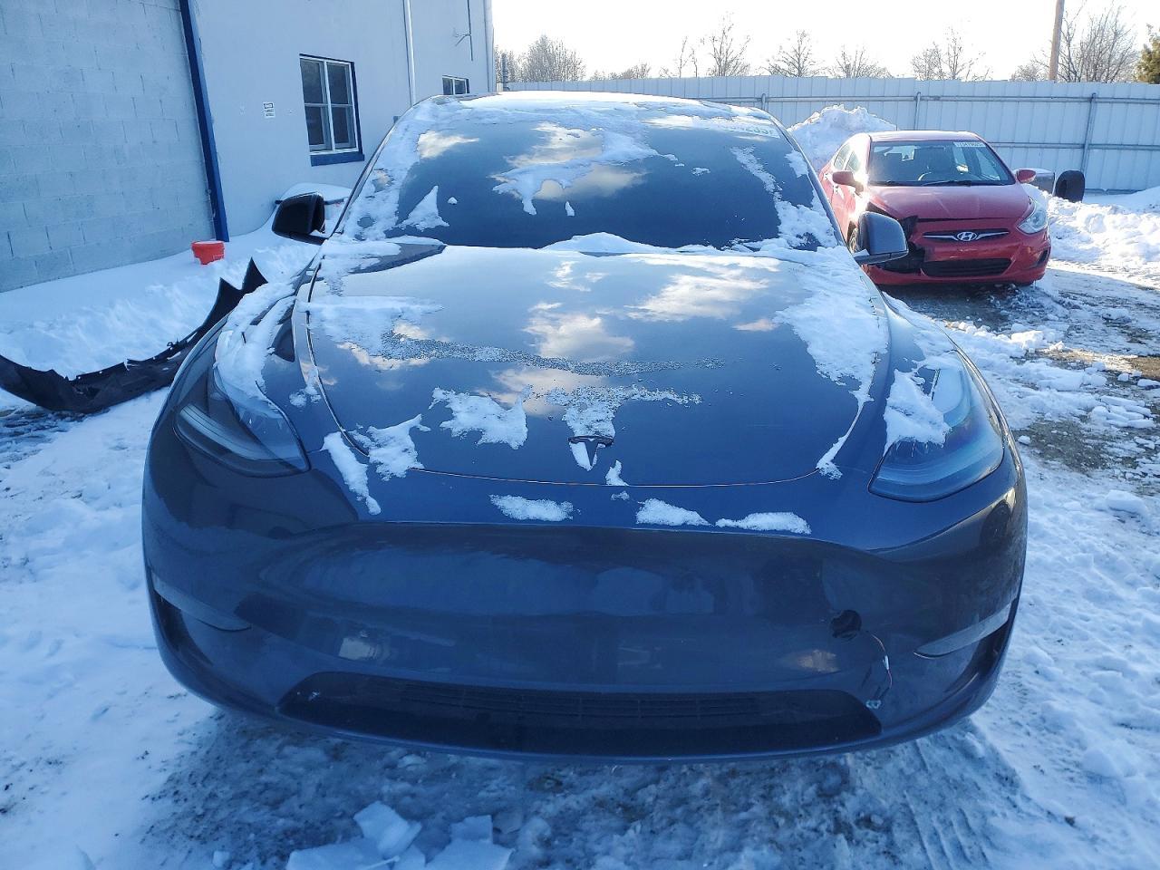 2025 Tesla Model Y - Image 5