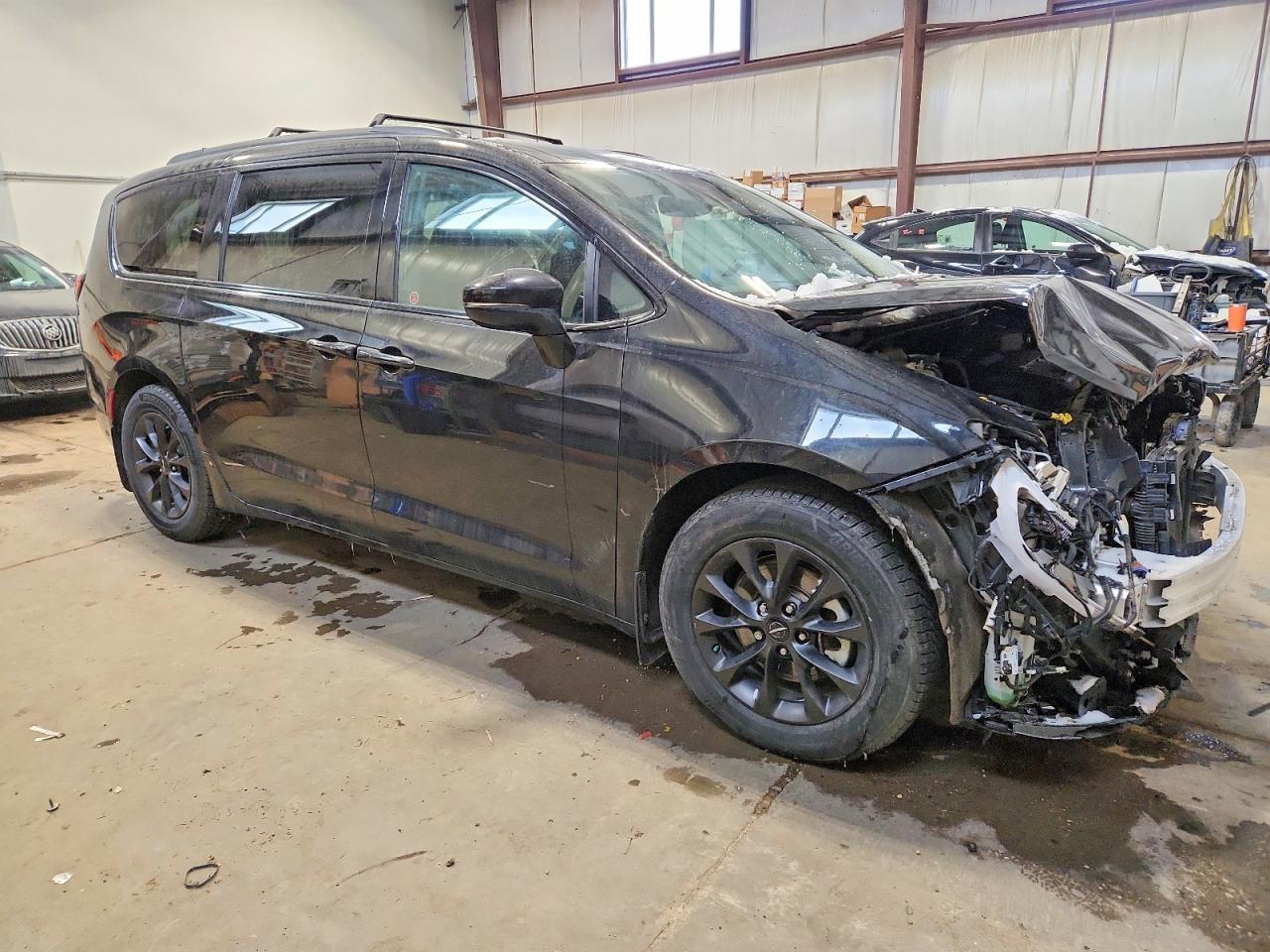 2022 Chrysler Pacifica Touring - Фото 4