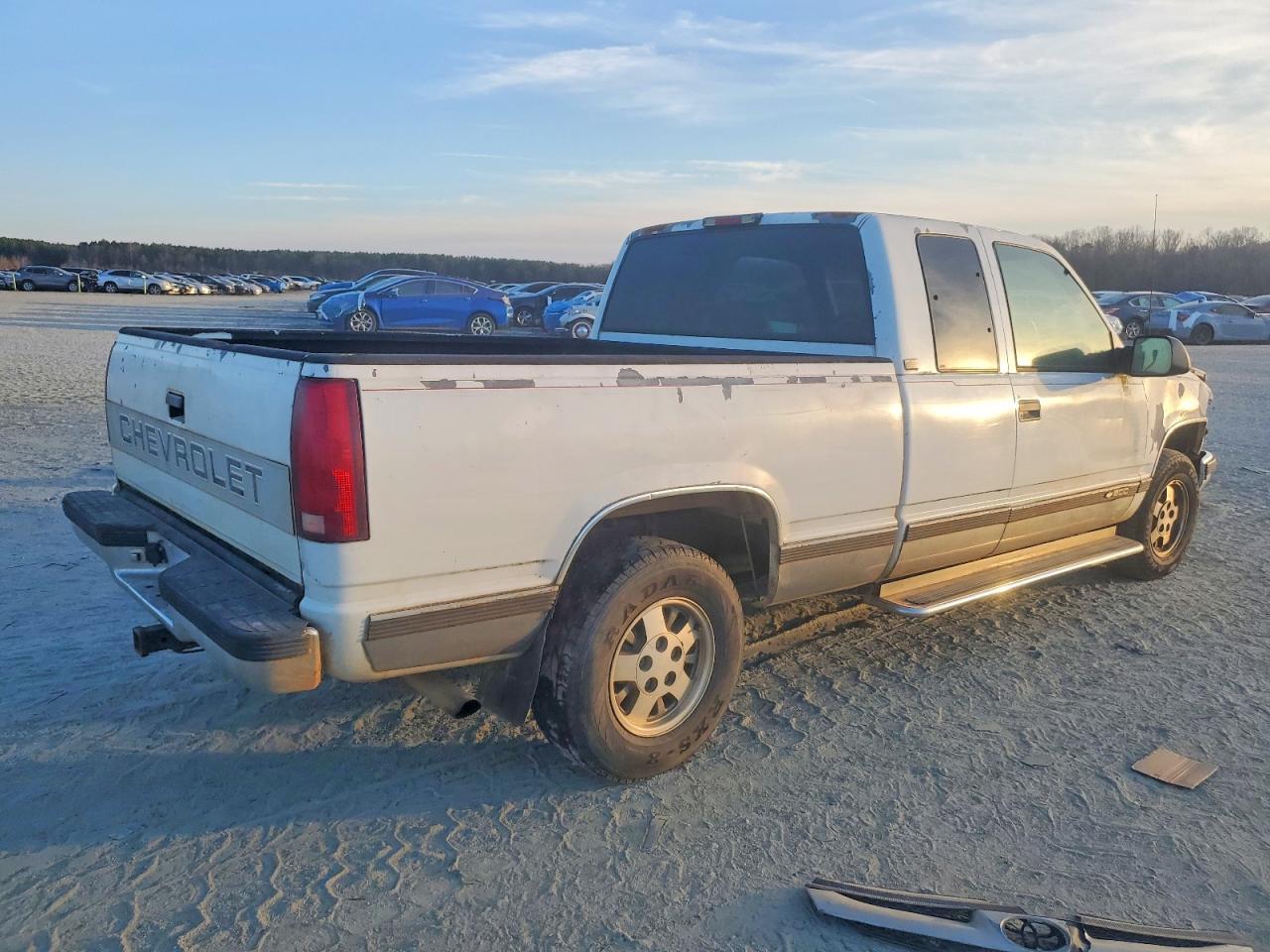 1994 Chevrolet Gmt-400 C1500 - Image 3