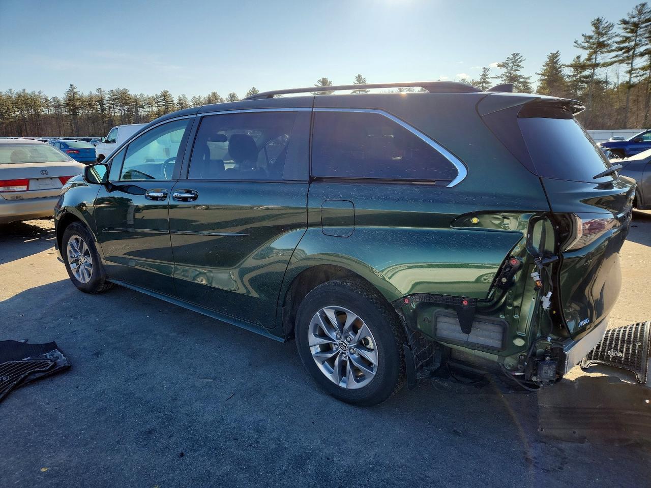 2023 Toyota Sienna Xle - Image 2