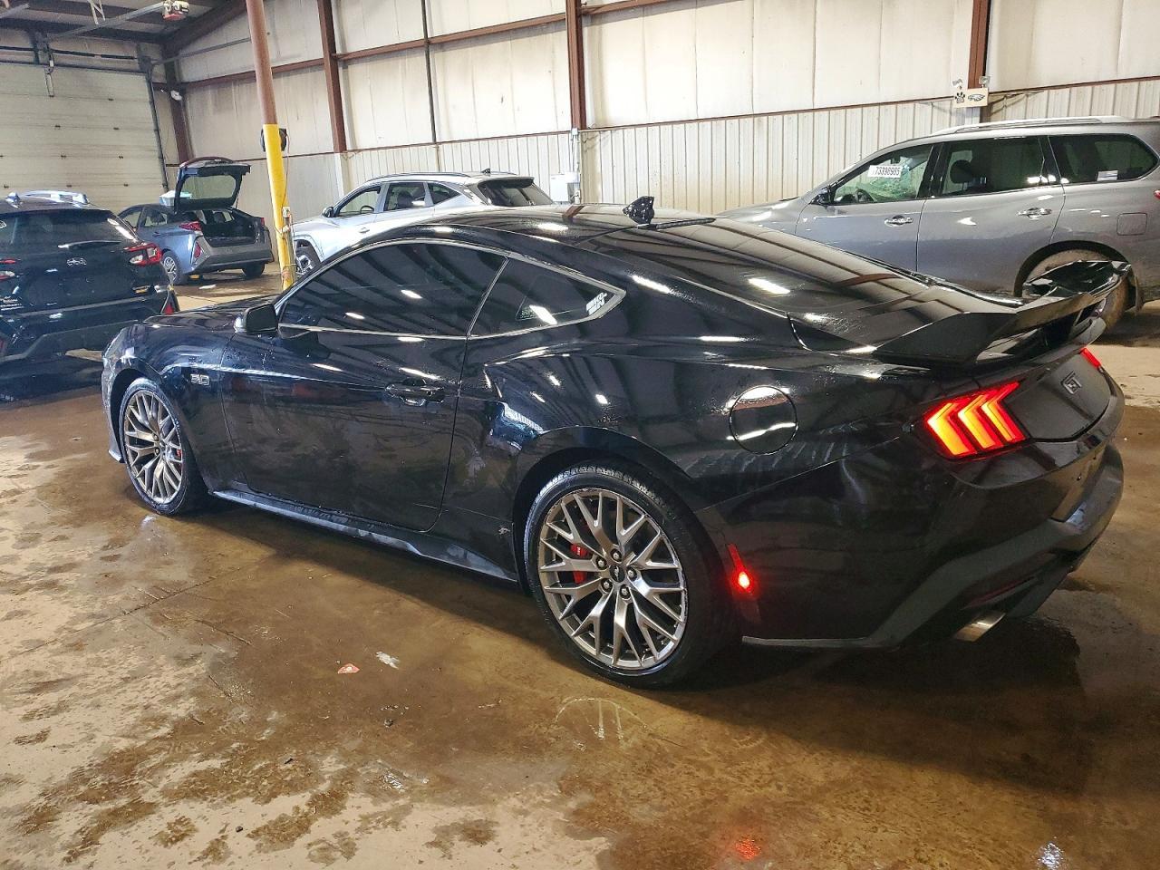 2024 Ford Mustang Gt - Фото 2