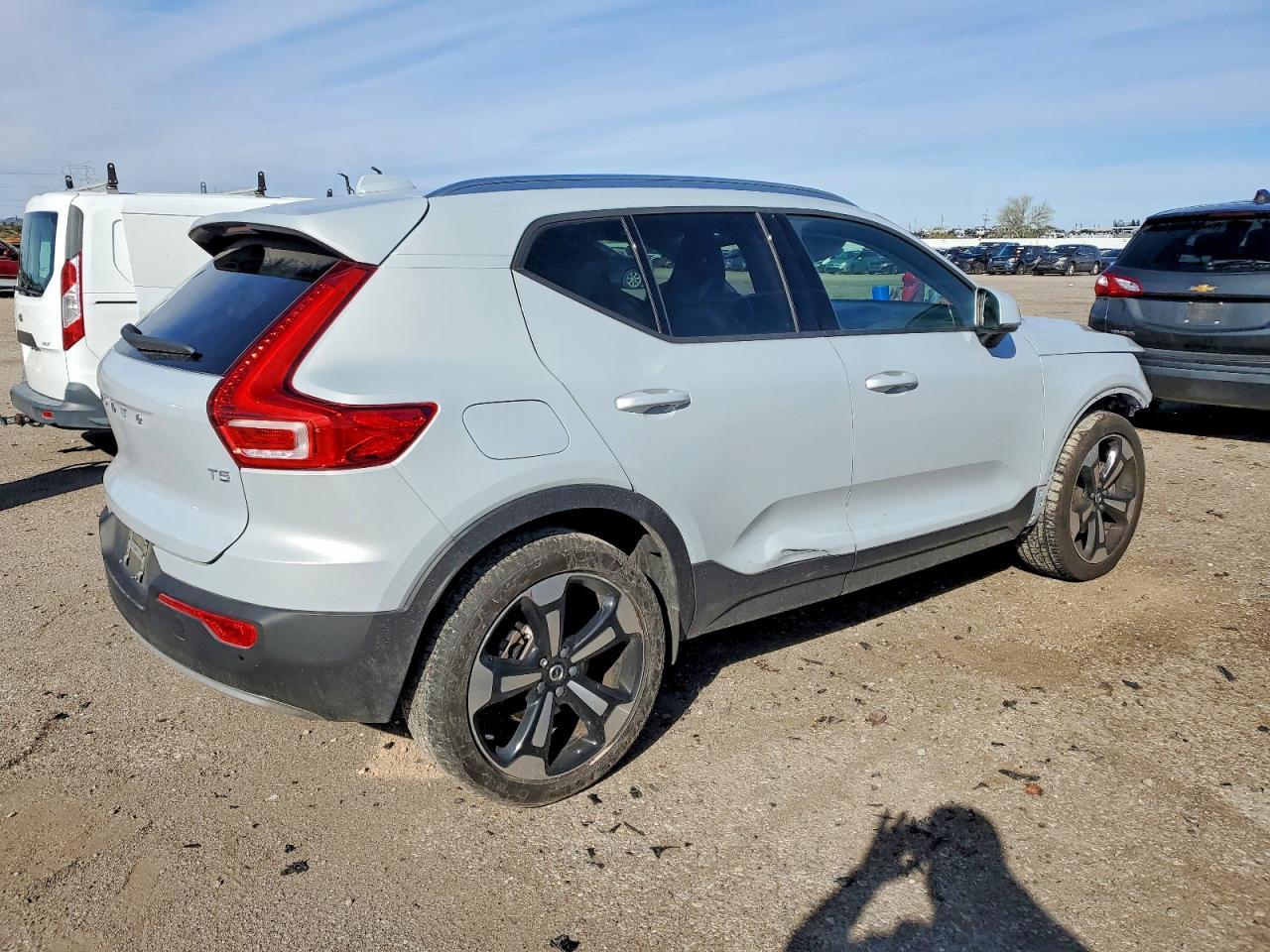 2020 Volvo Xc40 T5 Momentum - Фото 3