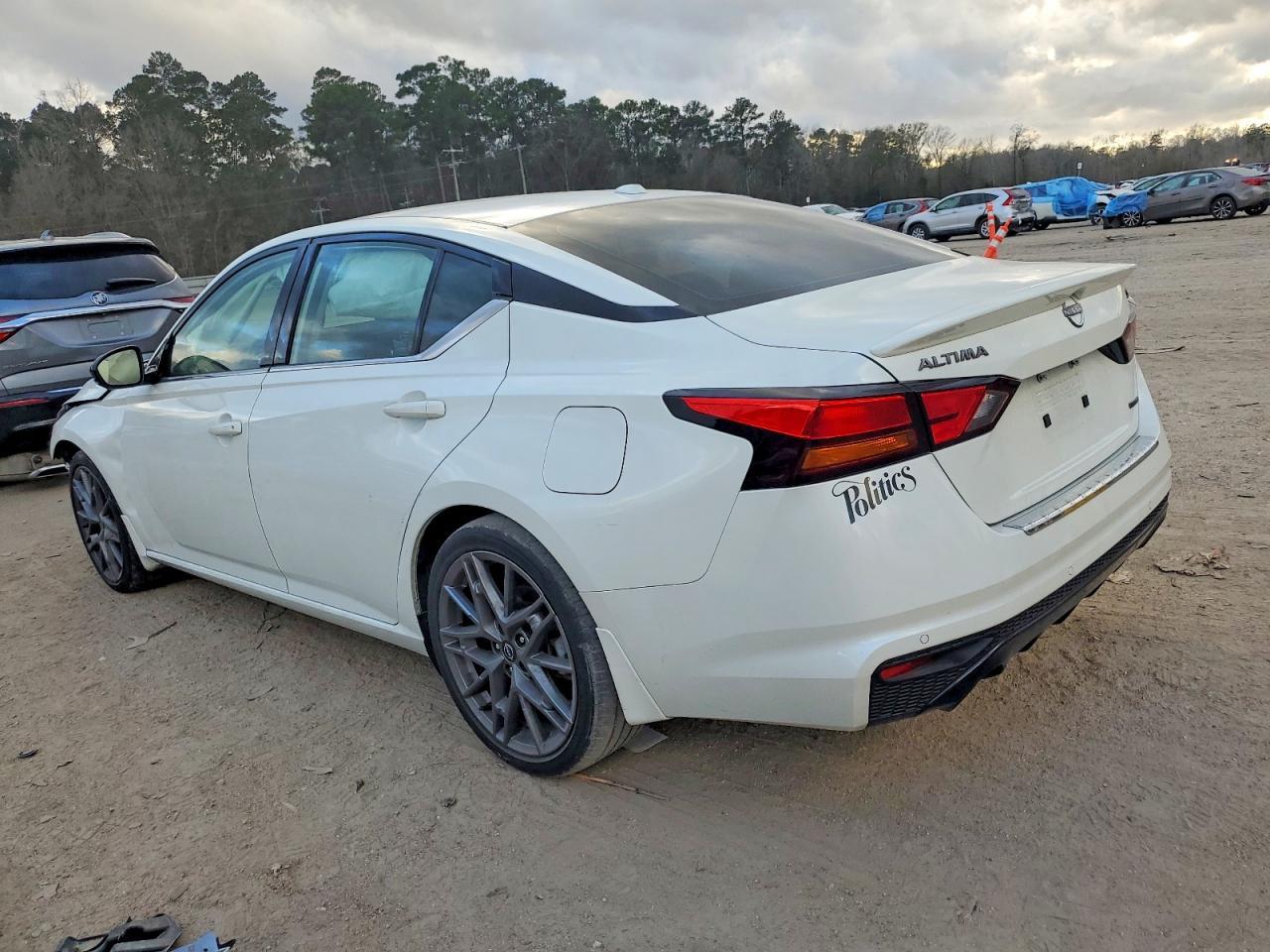 2023 Nissan Altima Sr - Фото 2