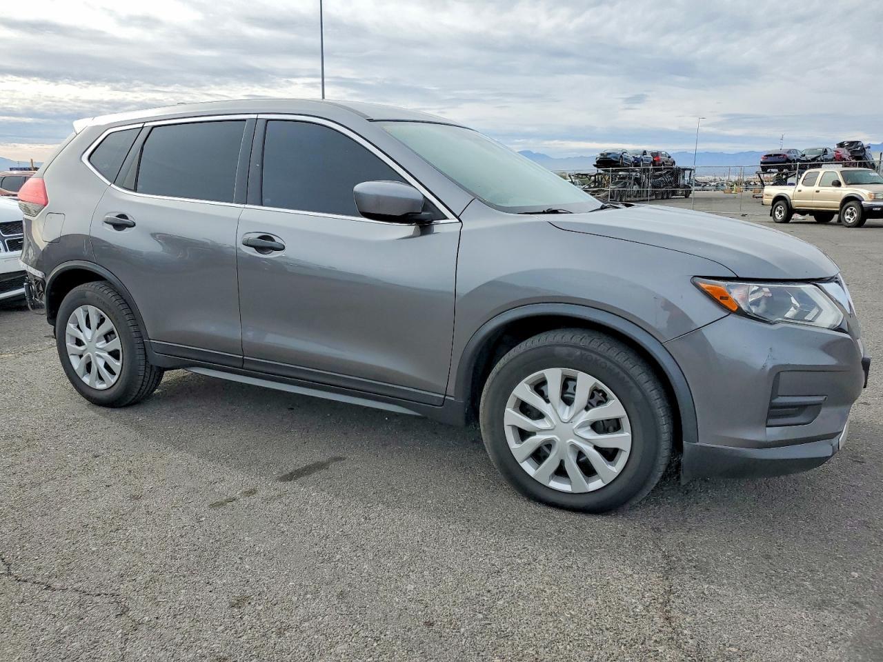 2017 Nissan Rogue S - Image 4