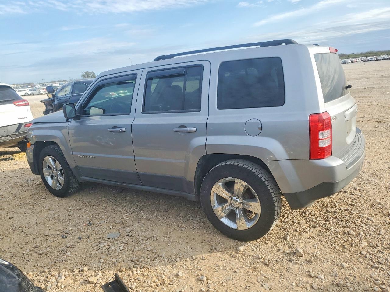 2014 Jeep Patriot Latitude - Фото 2
