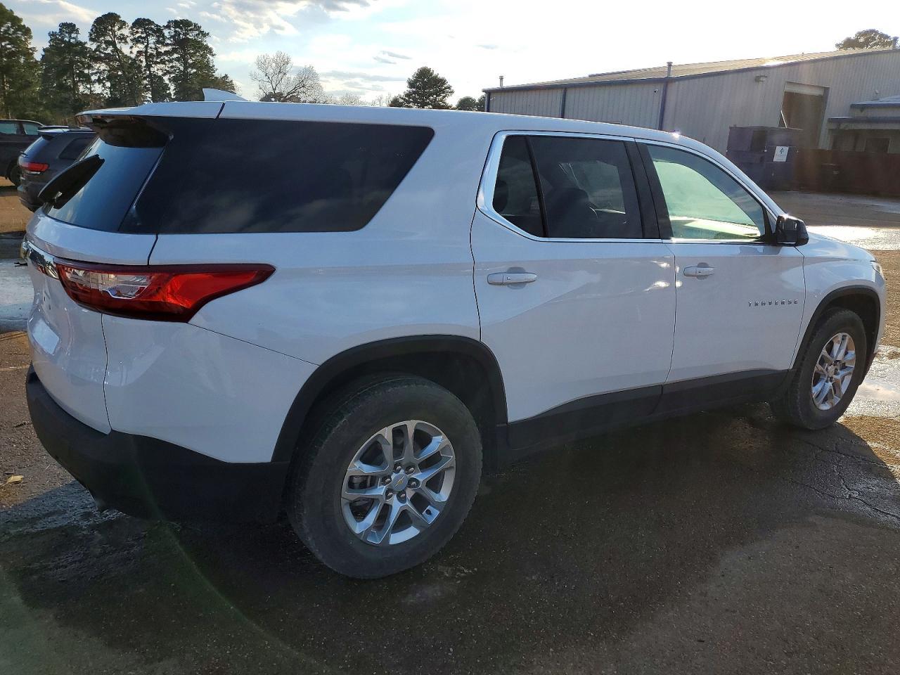 2020 Chevrolet Traverse Ls - Image 3
