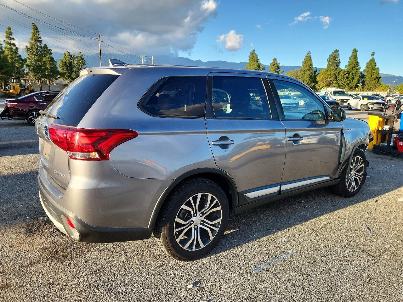 2018 Mitsubishi Outlander Es - Image 3