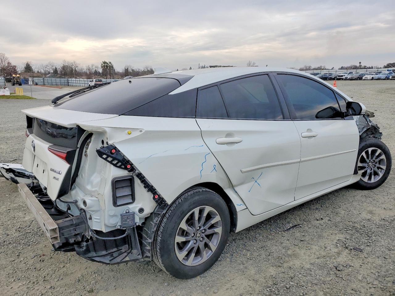 2020 Toyota Prius L - Фото 3