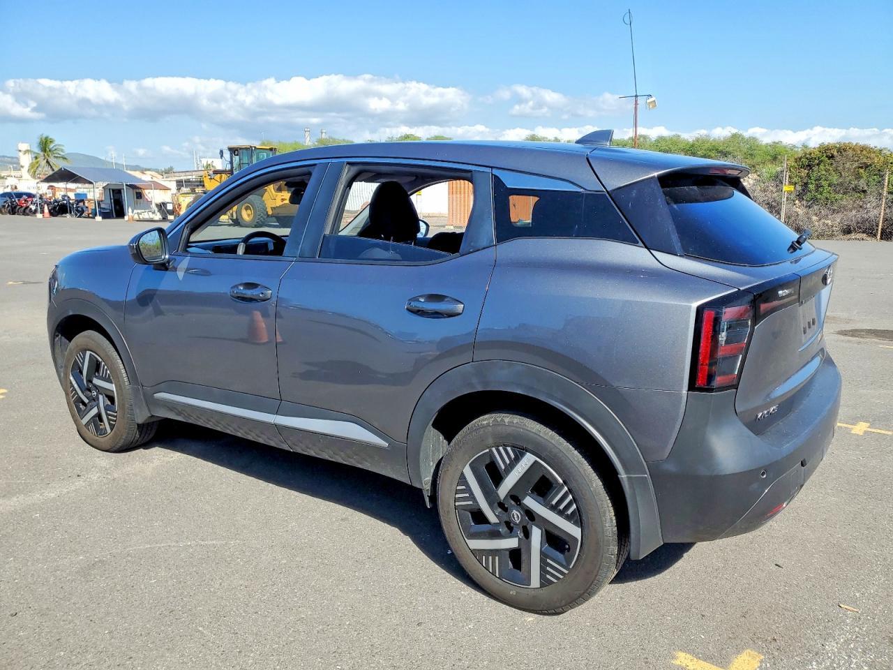 2025 Nissan Kicks Sv - Image 2