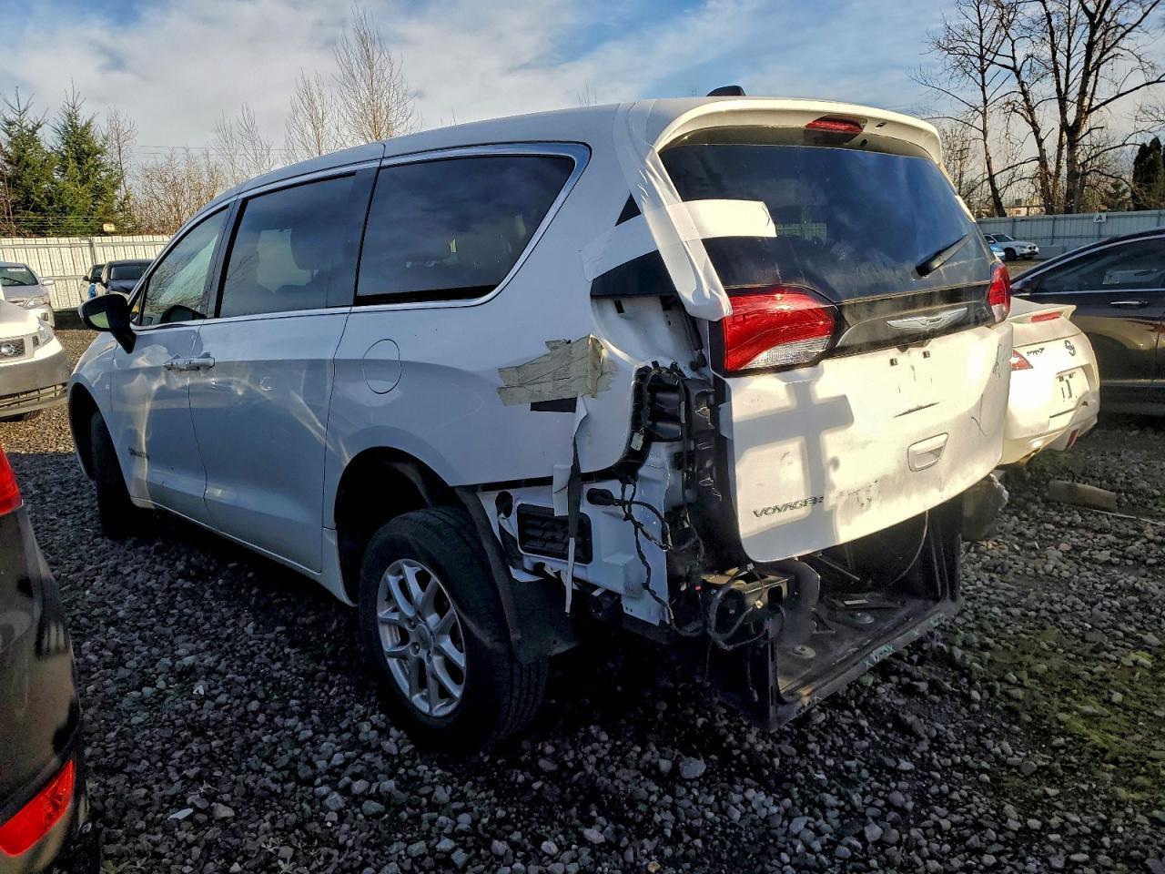 2023 Chrysler Voyager Lx - Image 2