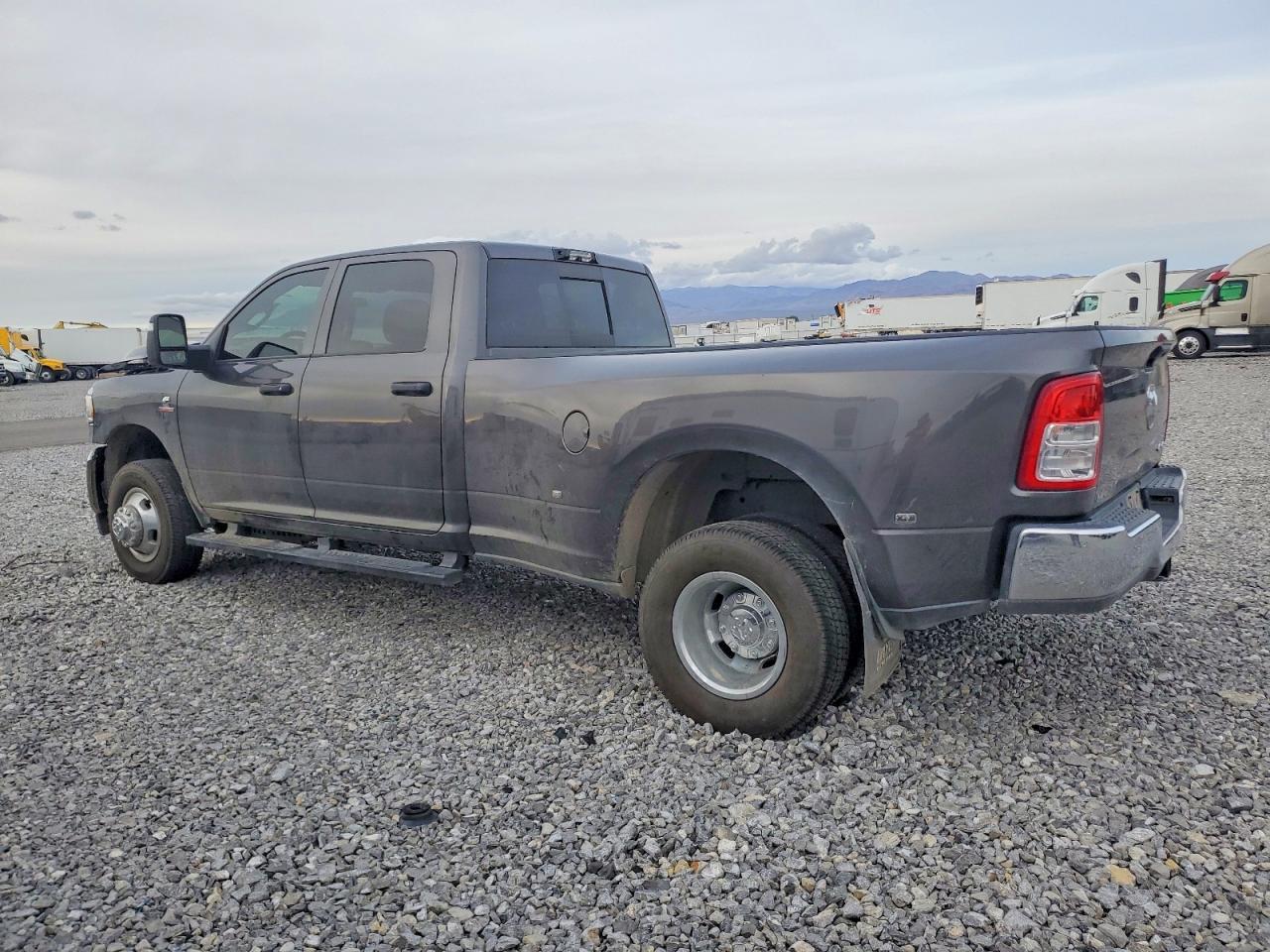 2024 Ram 3500 Tradesman - Фото 2