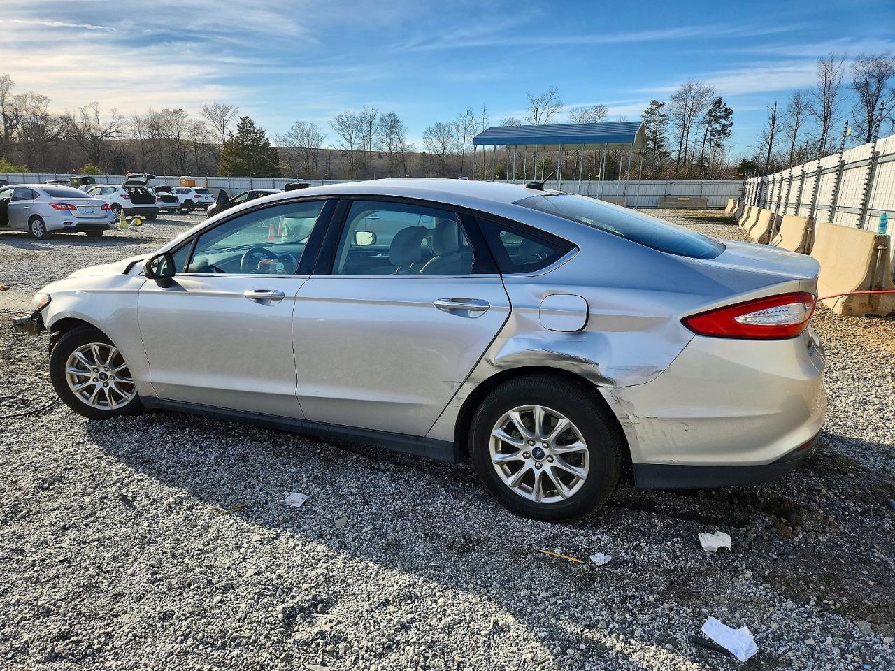 2015 Ford Fusion S - Фото 2