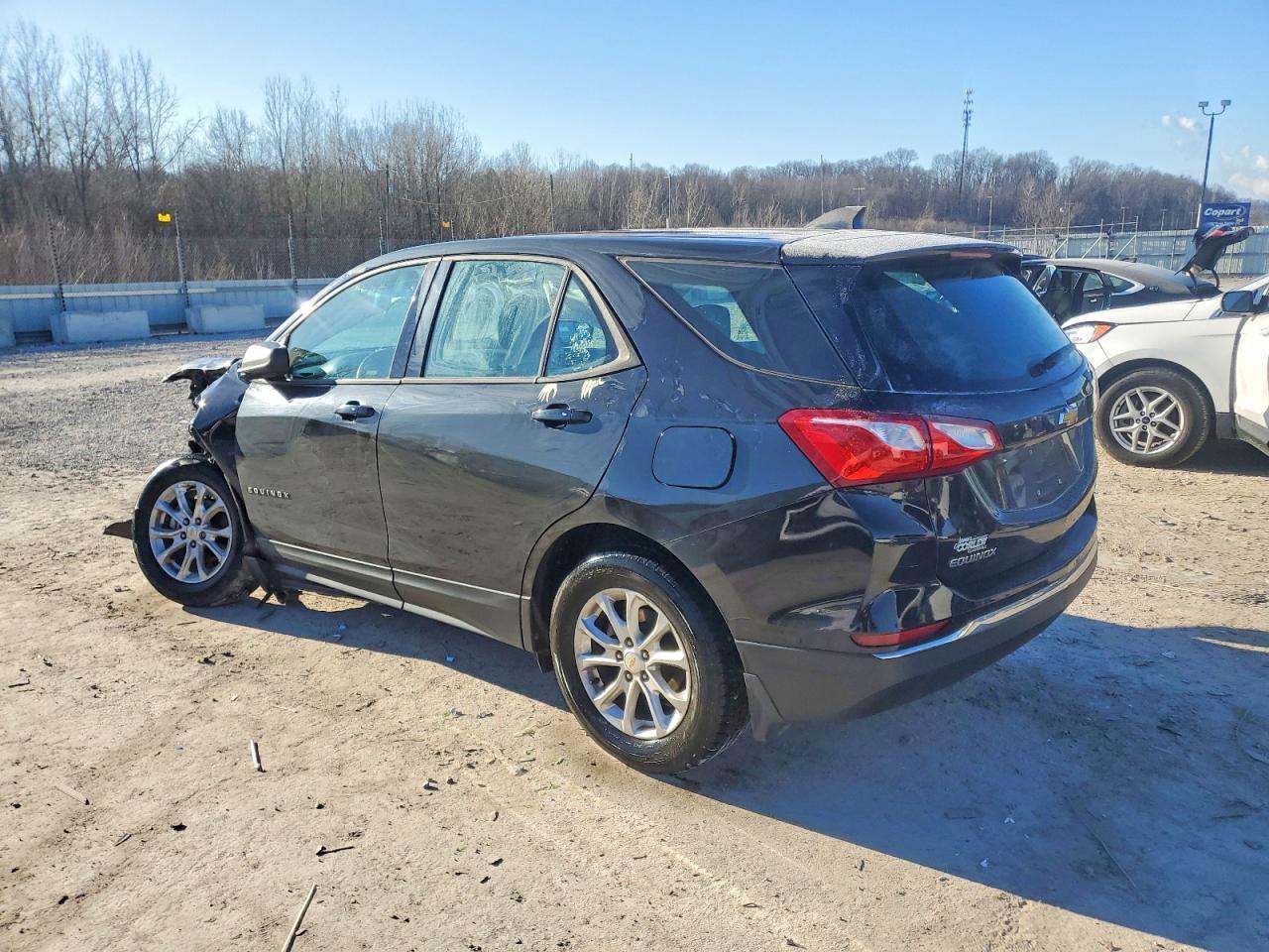 2018 Chevrolet Equinox Ls - Фото 2