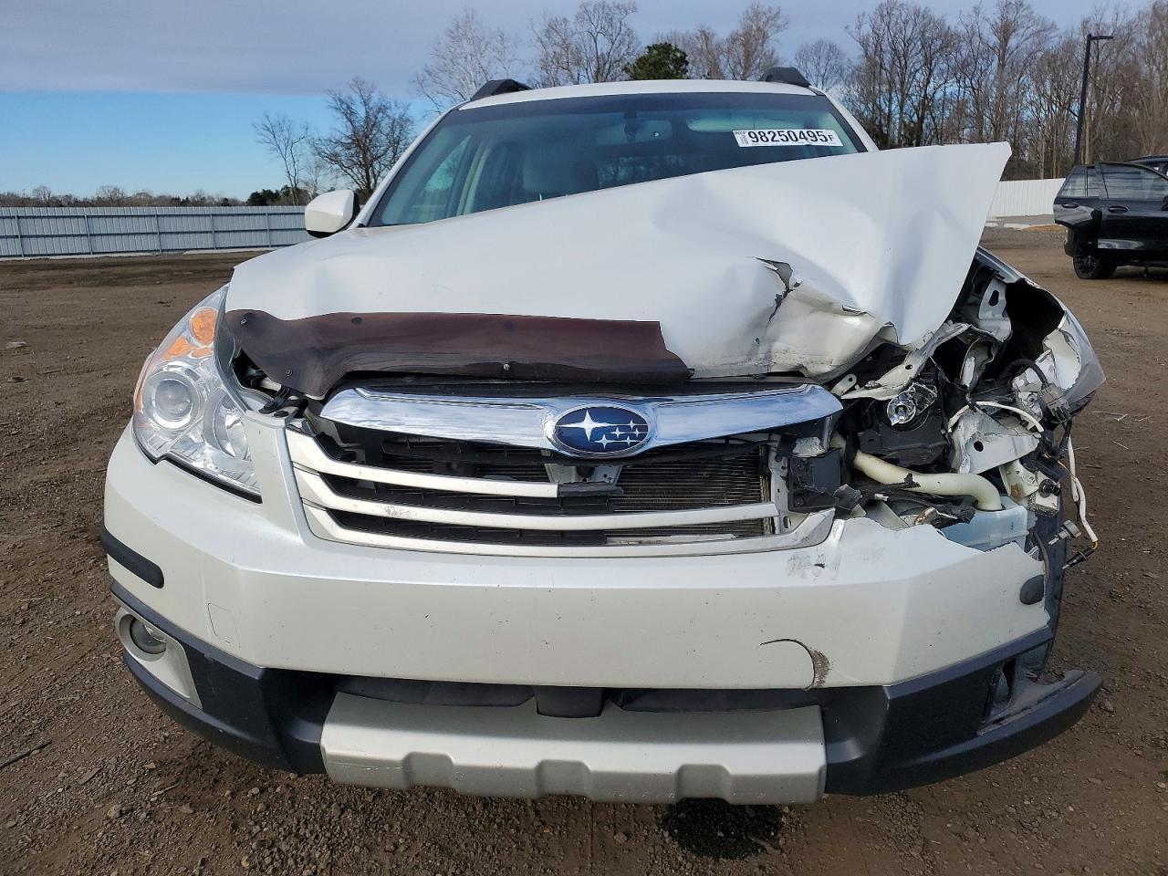 2011 Subaru Outback 2.5I Limited - Image 5