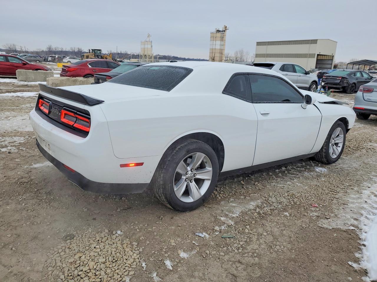 2023 Dodge Challenger Sxt - Фото 3