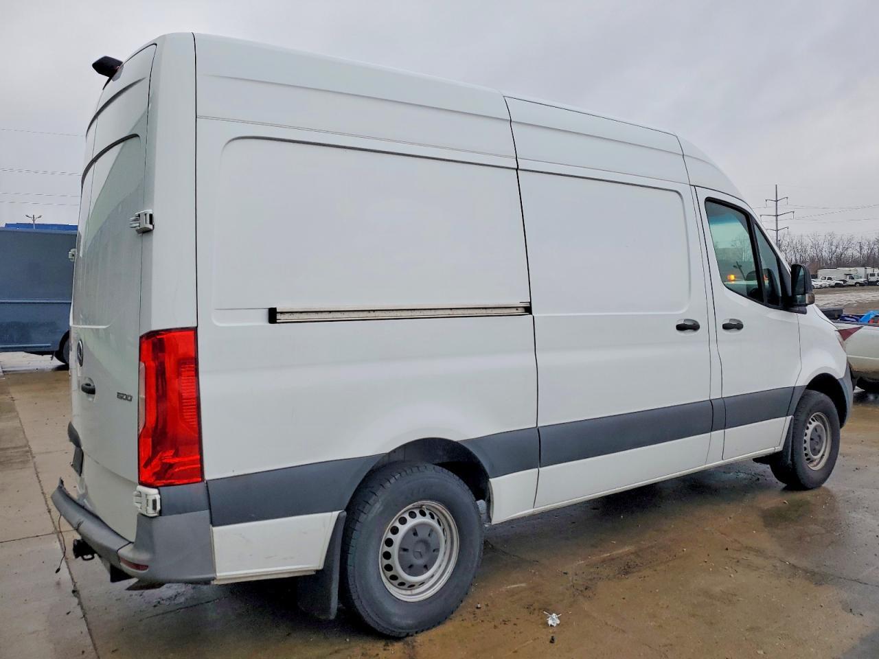 2022 Mercedes Benz Sprinter 1500 Van Standard Roof - Фото 3