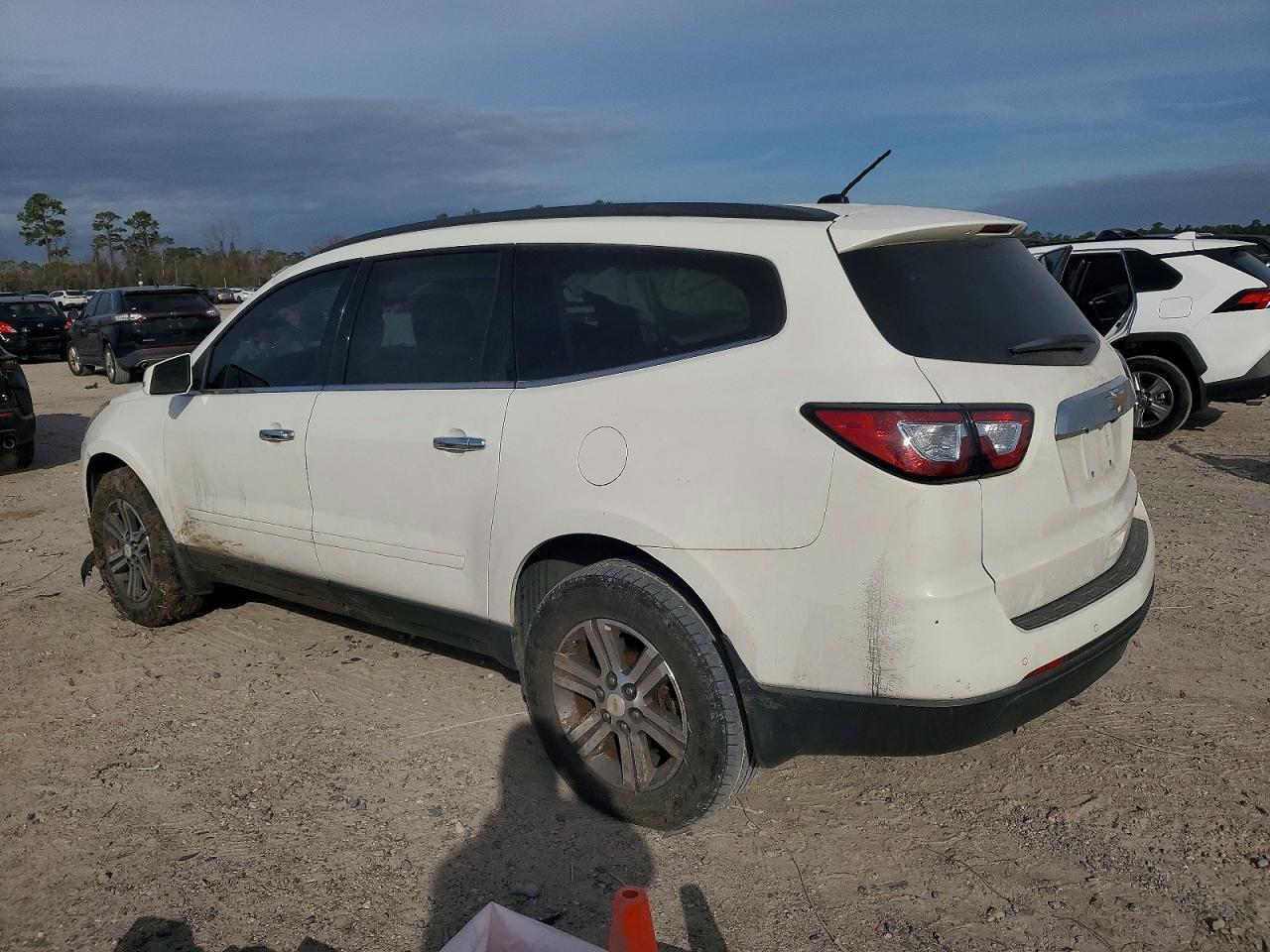 2015 Chevrolet Traverse Lt - Image 2