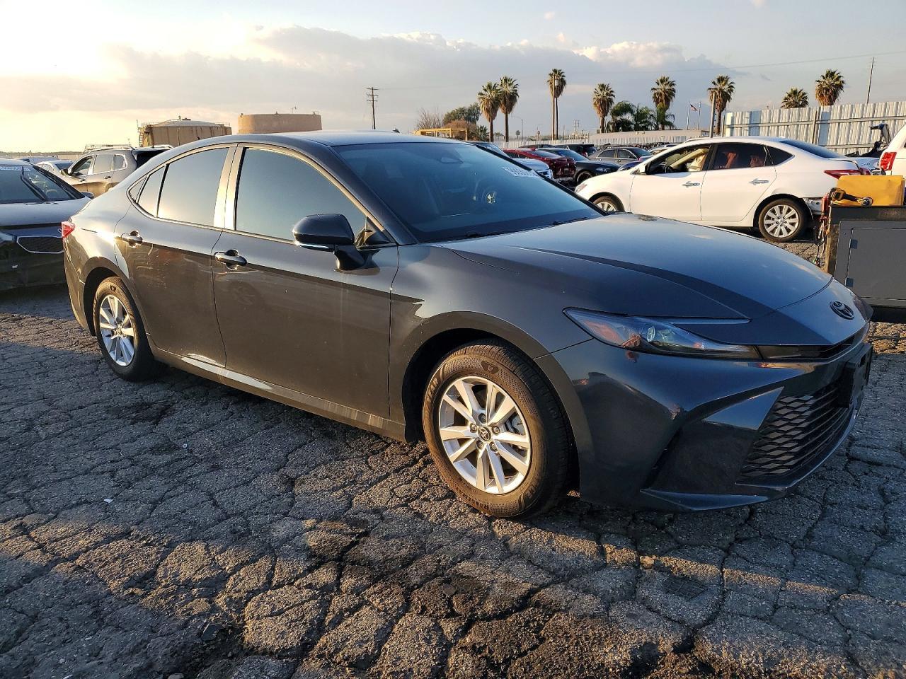 2025 Toyota Camry Le - Фото 4