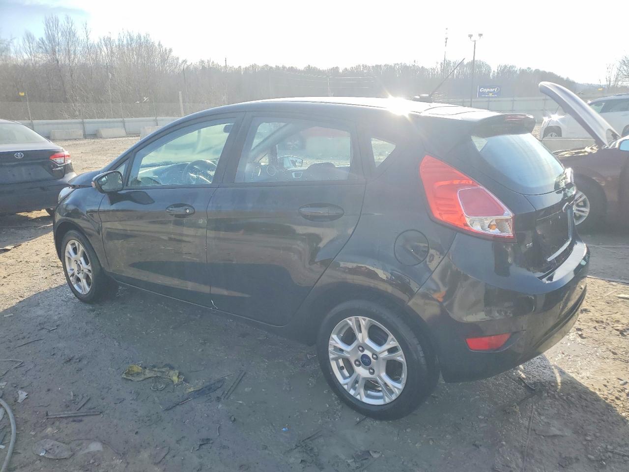 2015 Ford Fiesta Se - Image 2