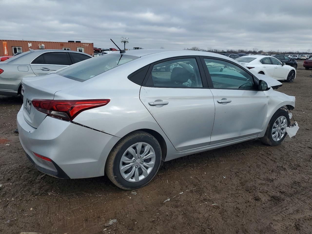 2022 Hyundai Accent Se - Фото 3