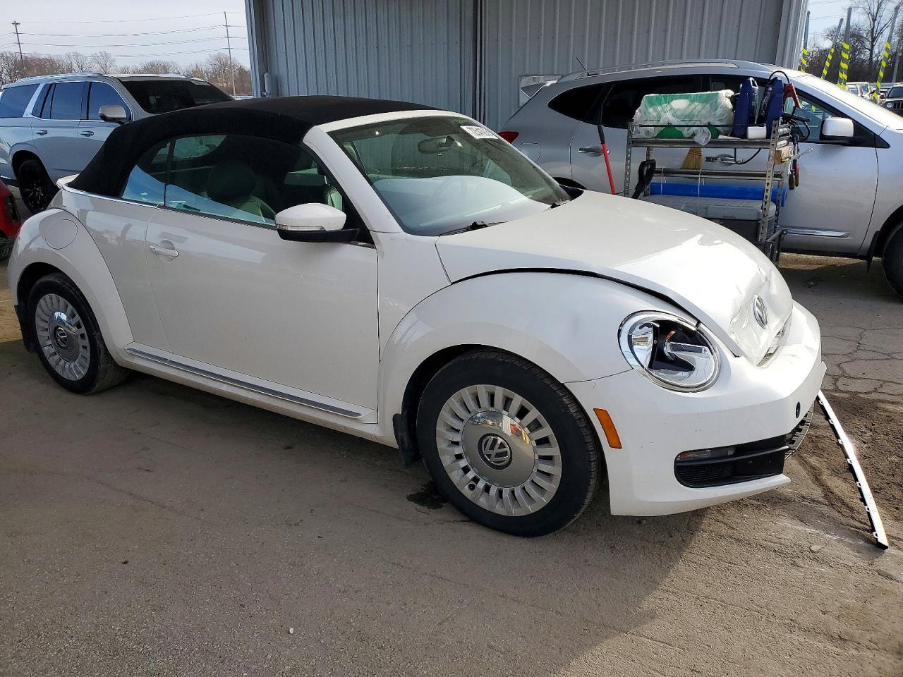 2013 Volkswagen Beetle - Image 4