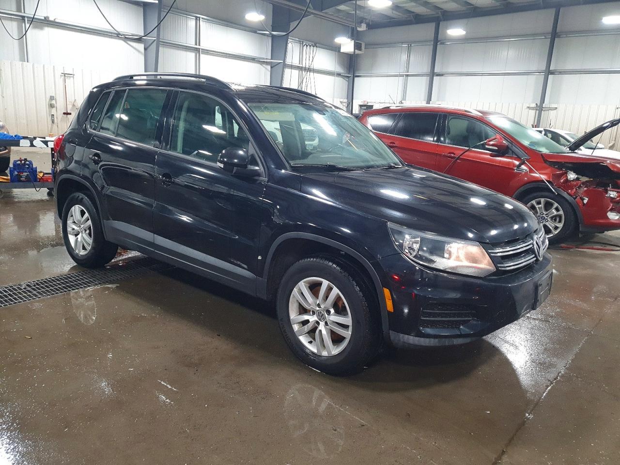2016 Volkswagen Tiguan S - Фото 4
