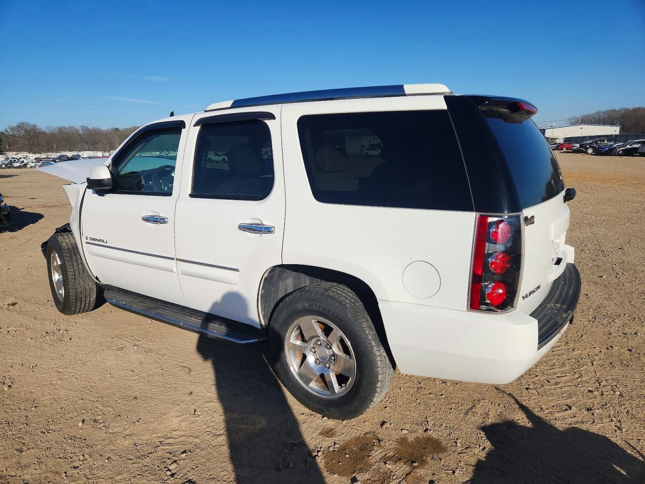 2007 GMC Yukon Denali - Фото 2