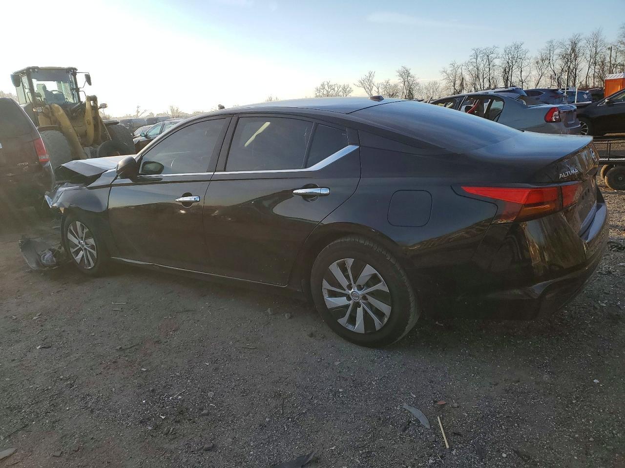 2019 Nissan Altima S - Фото 2
