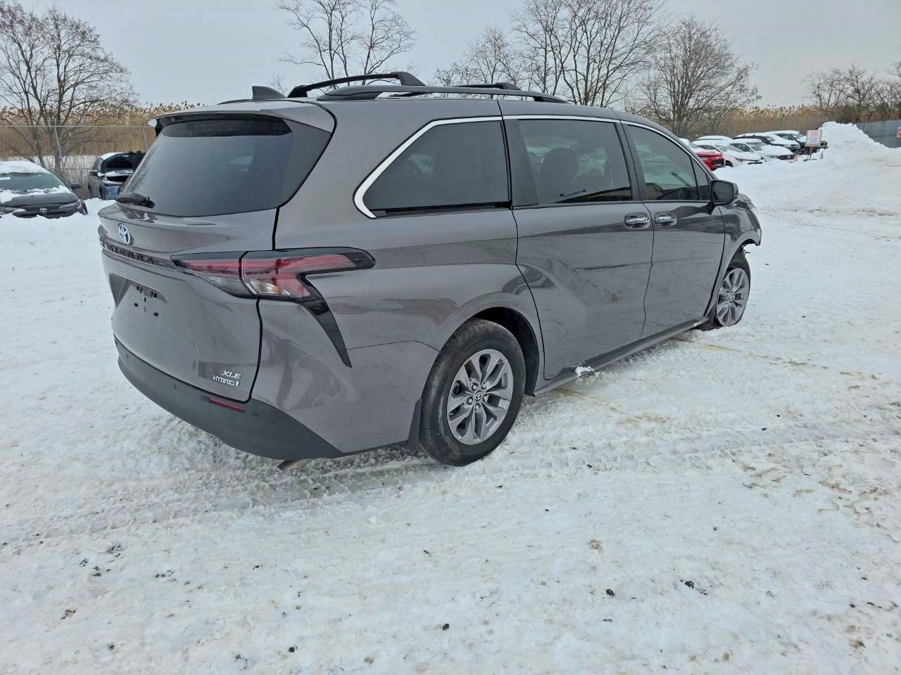 2024 Toyota Sienna Xle - Image 4
