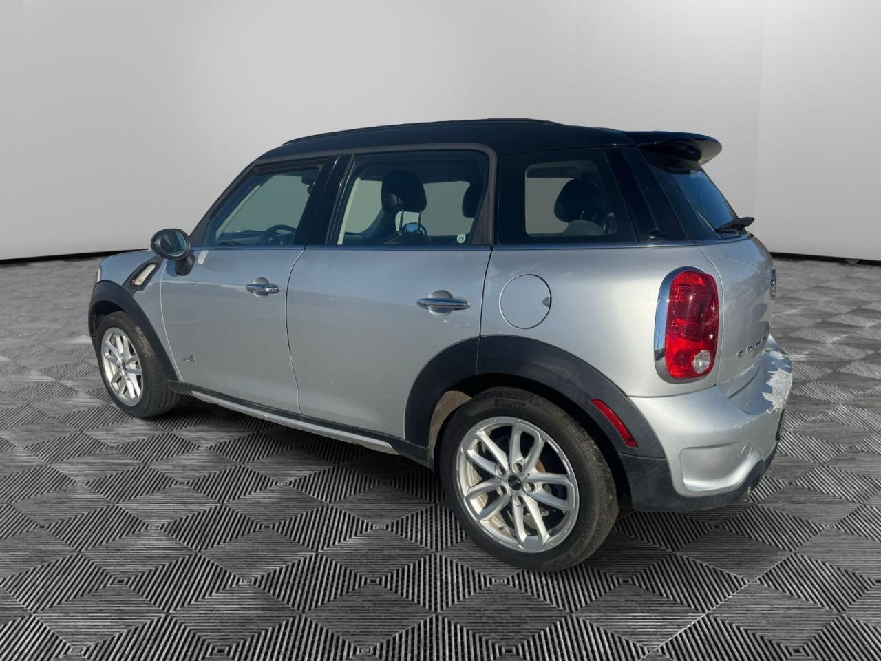 2015 Mini Cooper S Countryman - Image 3
