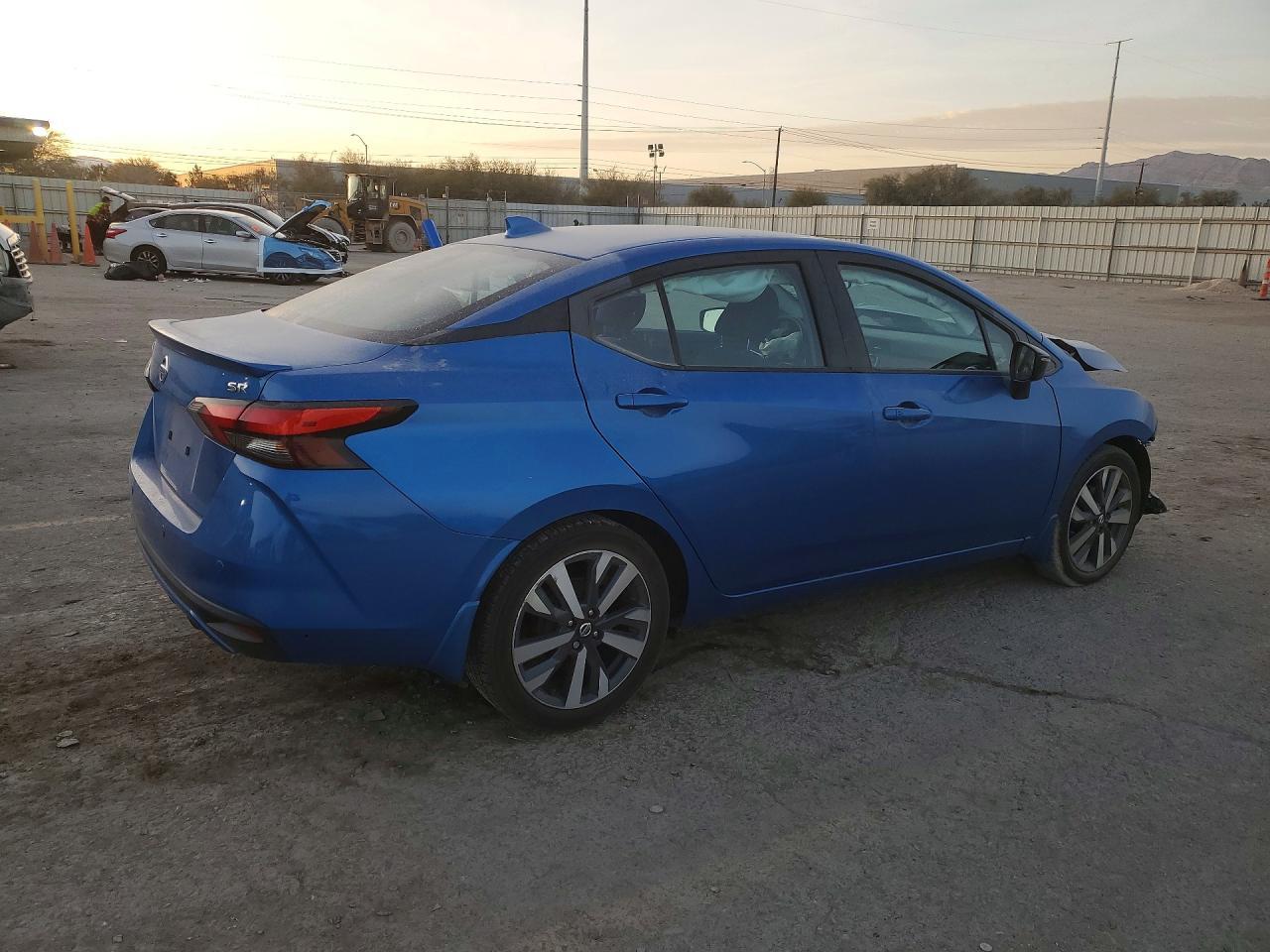 2021 Nissan Versa Sr - Фото 3