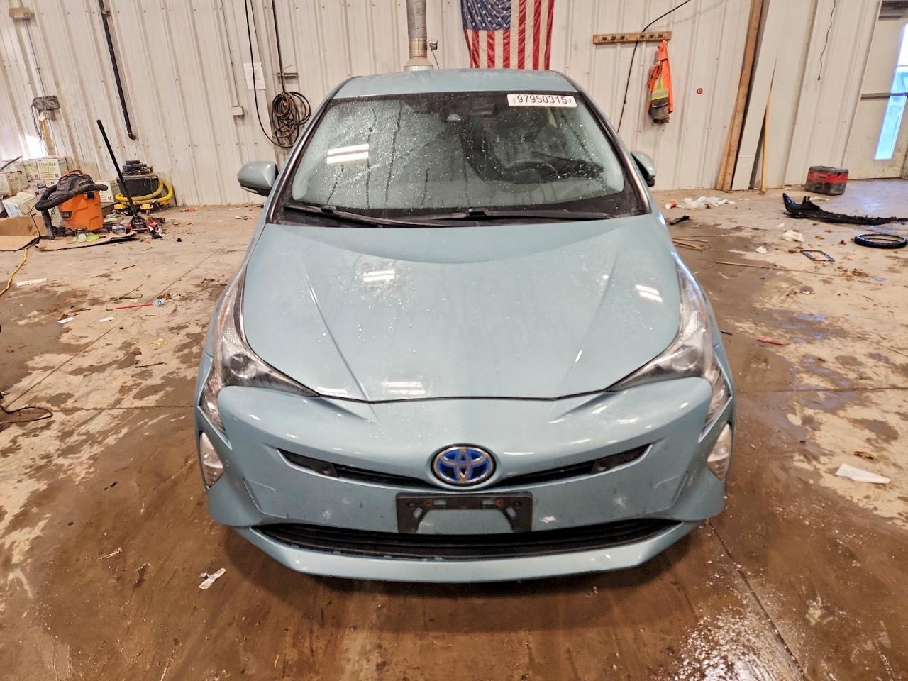 2017 Toyota Prius Four Touring - Image 5