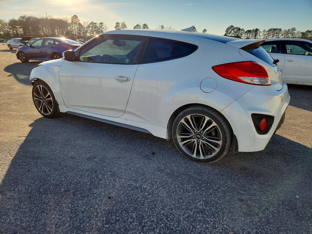 2016 Hyundai Veloster Turbo - Фото 2