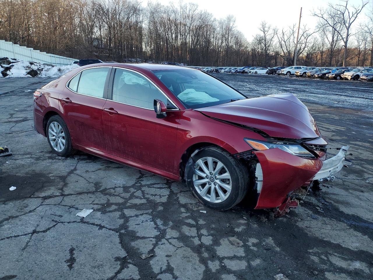 2020 Toyota Camry Le - Фото 4